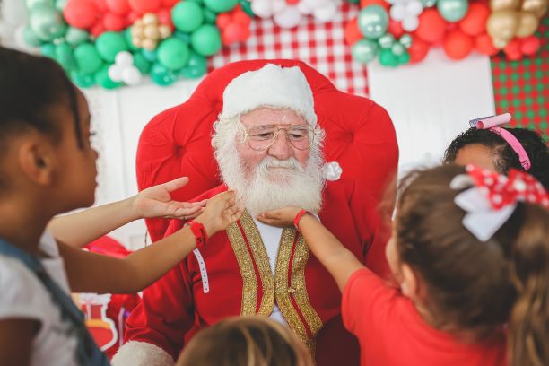 Natal Super Feliz leva alegria e presentes às crianças carentes em BC e Itajaí