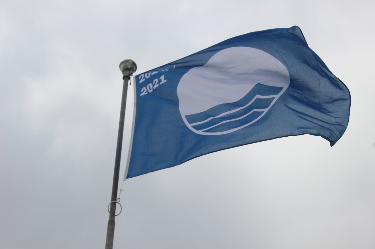 Bandeira Azul é hasteada na praia de Balneário Piçarras Bandeira Azul é hasteada na praia de Balneário Piçarras