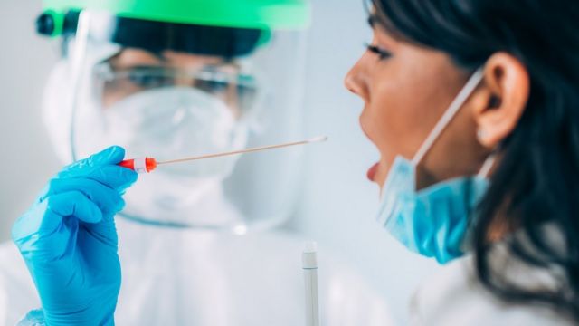 COVID-19: LABORATÓRIO CONSTATA 185% DE AUMENTO EM CASOS POSITIVOS NO ÚLTIMO MÊS