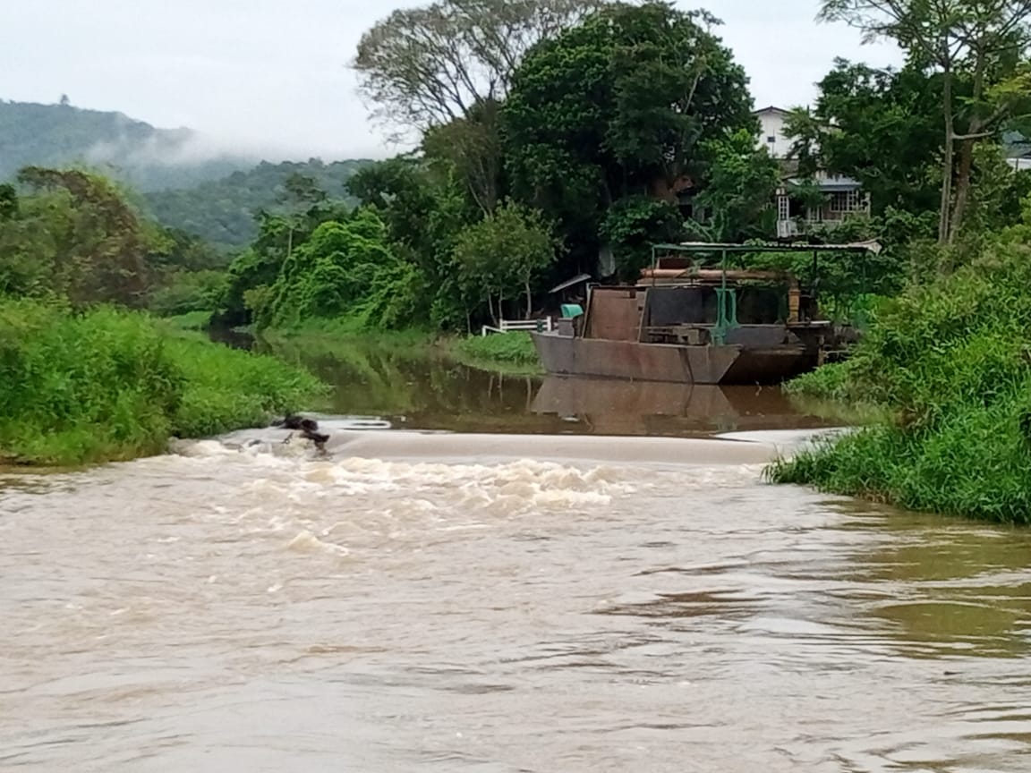 Rio Camboriú permanece com nível acima da média com chuva dos últimos dias