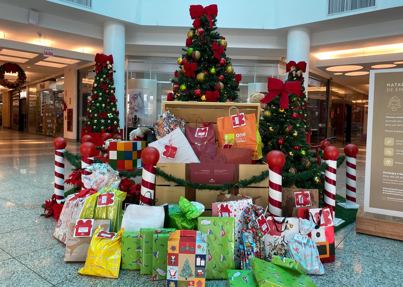 Campanha especial do Itajaí Shopping distribui presentes a 90 crianças de entidades locais