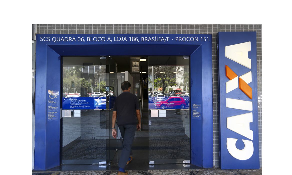 Caixa paga abono salarial para nascidos em janeiro e fevereiro Caixa paga abono salarial para nascidos em janeiro e fevereiro