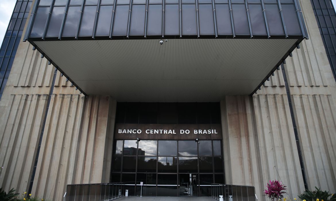 Copom mantém juros básicos da economia em 2% ao ano Copom mantém juros básicos da economia em 2% ao ano