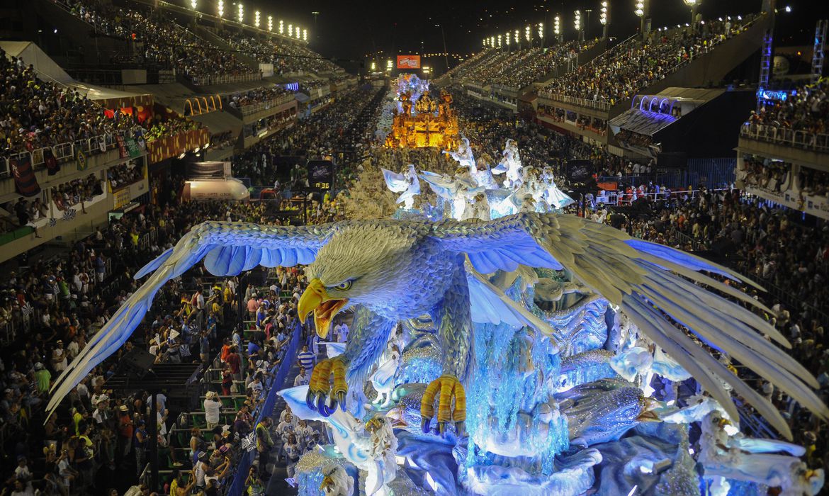 Rio não terá carnaval fora de época em julho