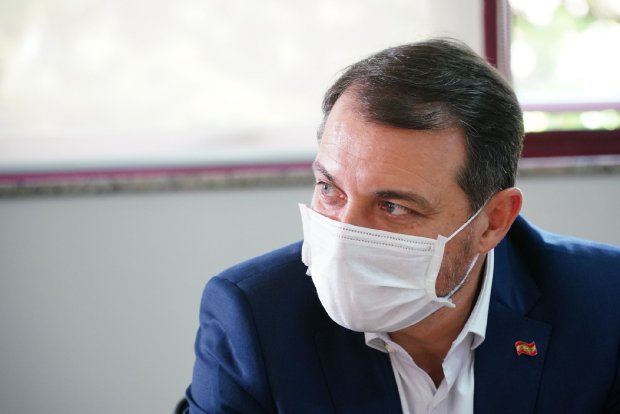 “Após chegada da vacina, Estado irá enviar doses em até 24 horas aos municípios catarinenses”, reforça governador