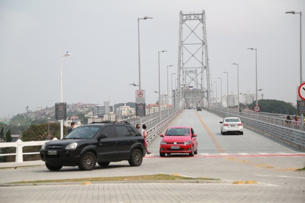 Tráfego de veículos na Ponte Hercílio Luz terá horário ampliado a partir da próxima segunda-feira