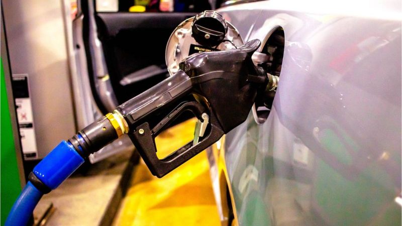 Gasolina já subiu 13% nas refinarias em 2021 e deve ficar ainda mais cara Gasolina já subiu 13% nas refinarias em 2021 e deve ficar ainda mais cara