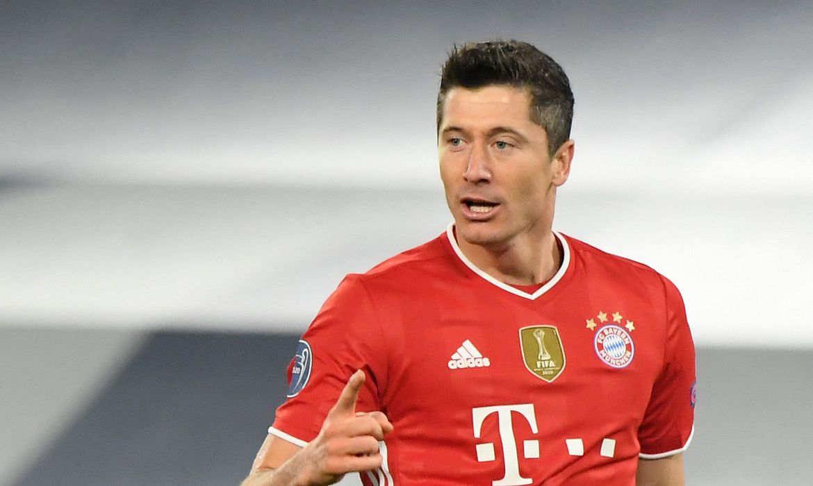 Lewandowski atinge marca histórica em goleada do Bayern sobre Lazio