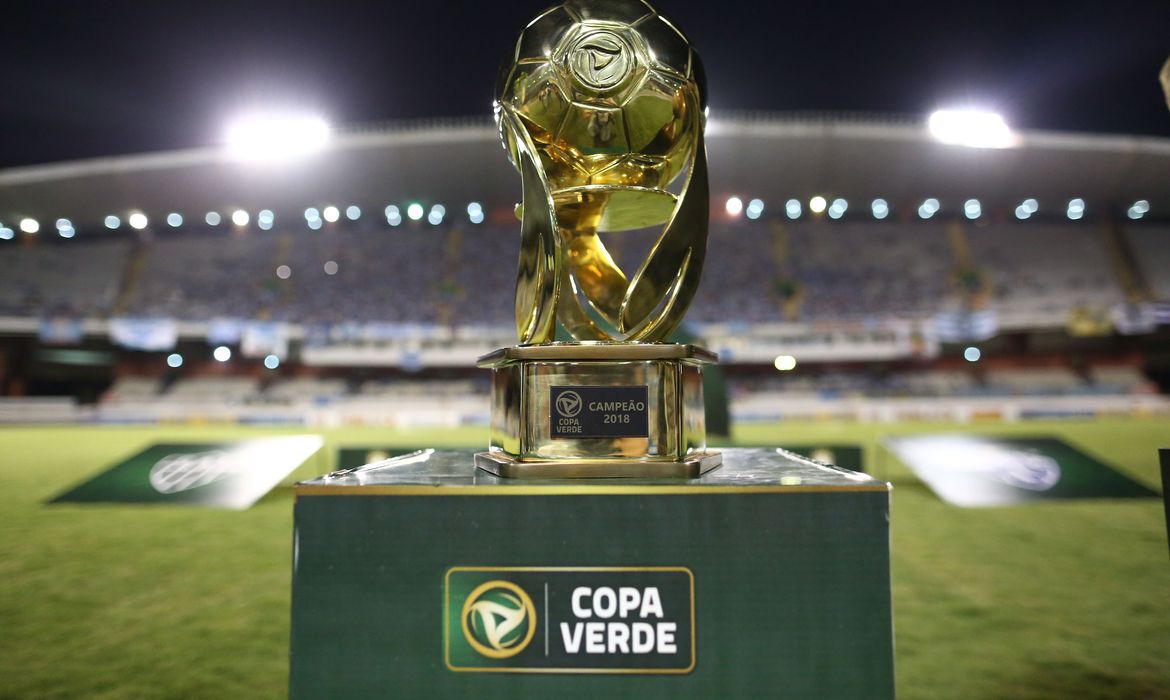 Vila Nova e Brasiliense começam a decidir vaga na final da Copa Verde Vila Nova e Brasiliense começam a decidir vaga na final da Copa Verde
