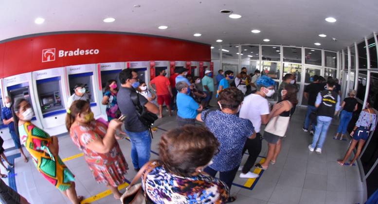Procon/SC autua banco em Florianópolis por filas de espera de mais de duas horas para atendimento