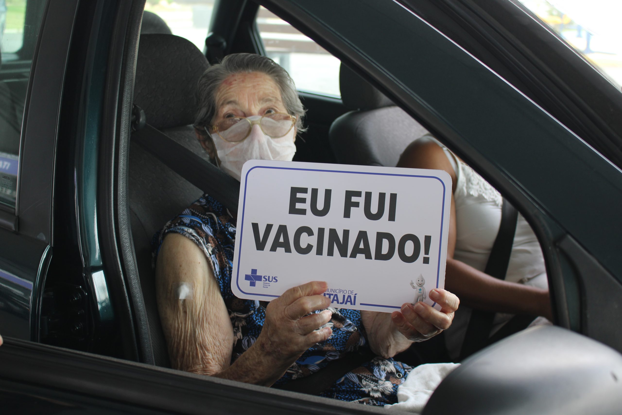 Começa a vacinação contra COVID-19 para idosos com 90 anos ou mais