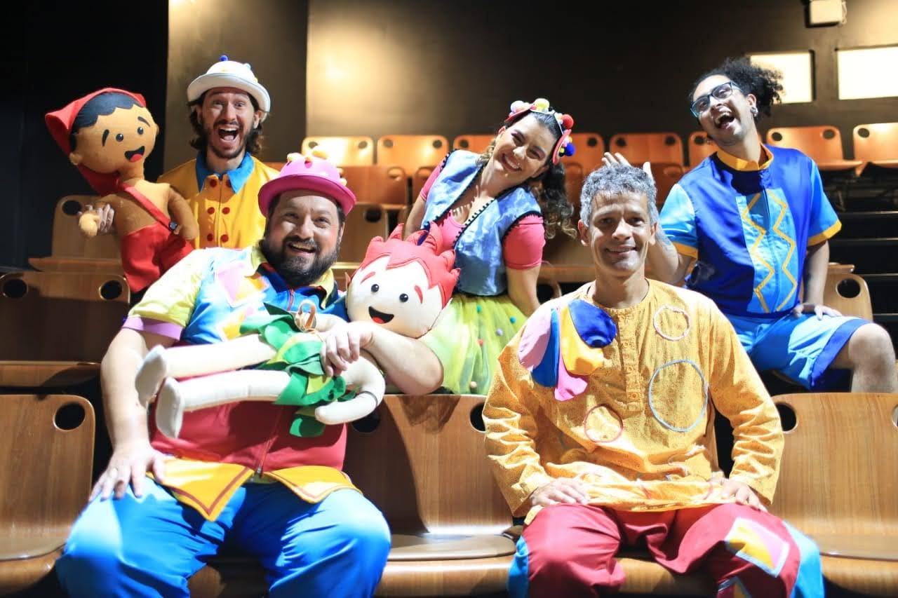 Fuzuê do Pererê festeja histórias e ritmos brasileiros em espetáculo gratuito no Itajaí Shopping