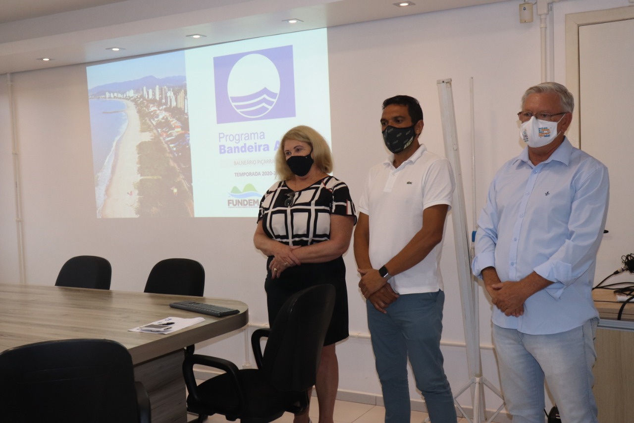 População participa da reunião do comitê gestor da Bandeira Azul