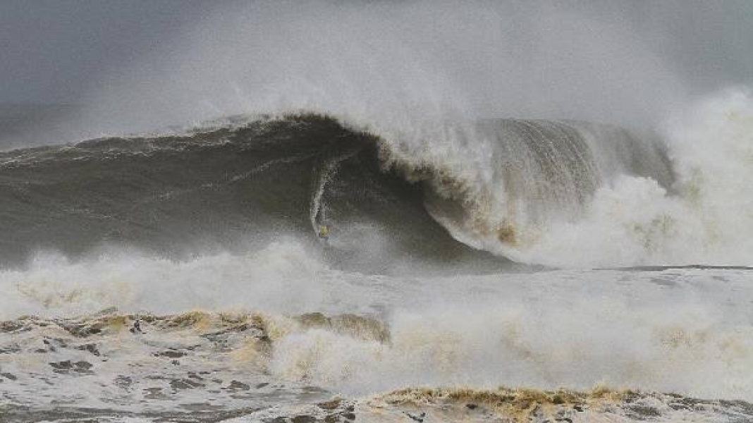 Atenção: vento forte e mar muito agitado no litoral de SC