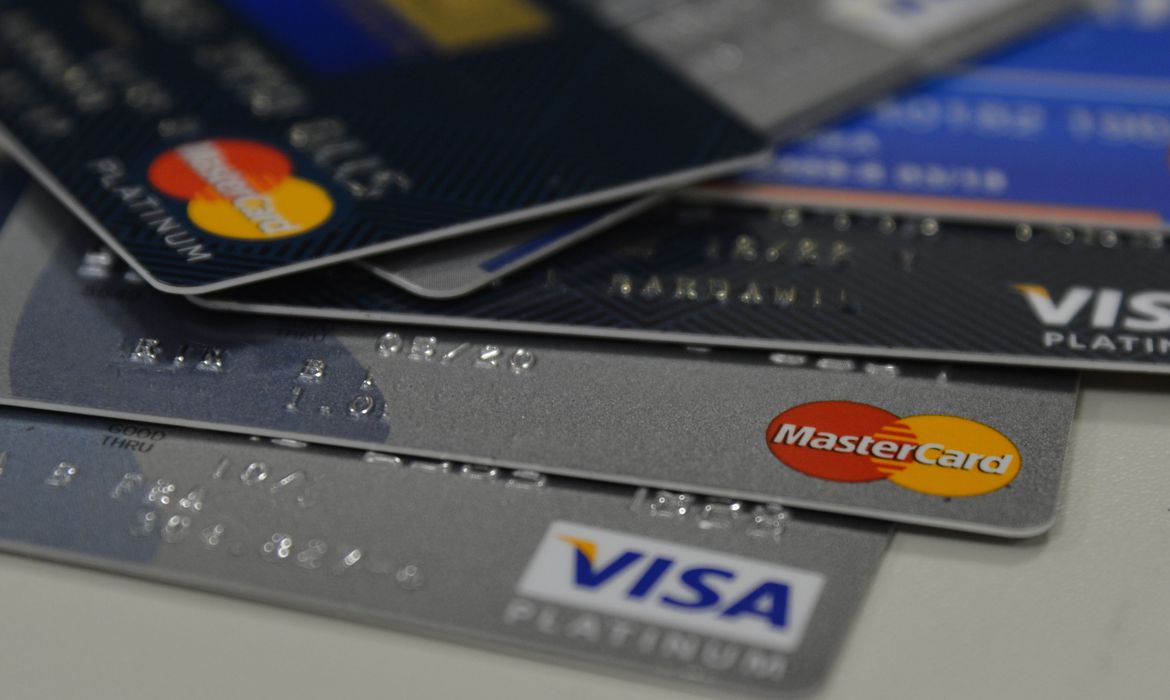Registro de recebíveis de cartões é adiado para junho