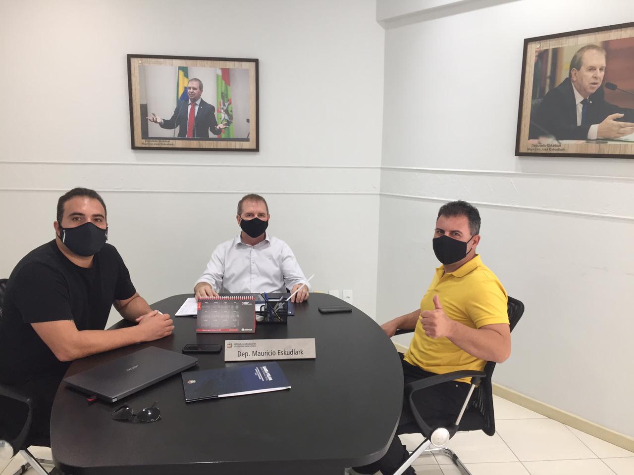 Estruturando Turismo: prefeito Douglas Elias da Costa  em reunião com deputado Maurício Eskudlark