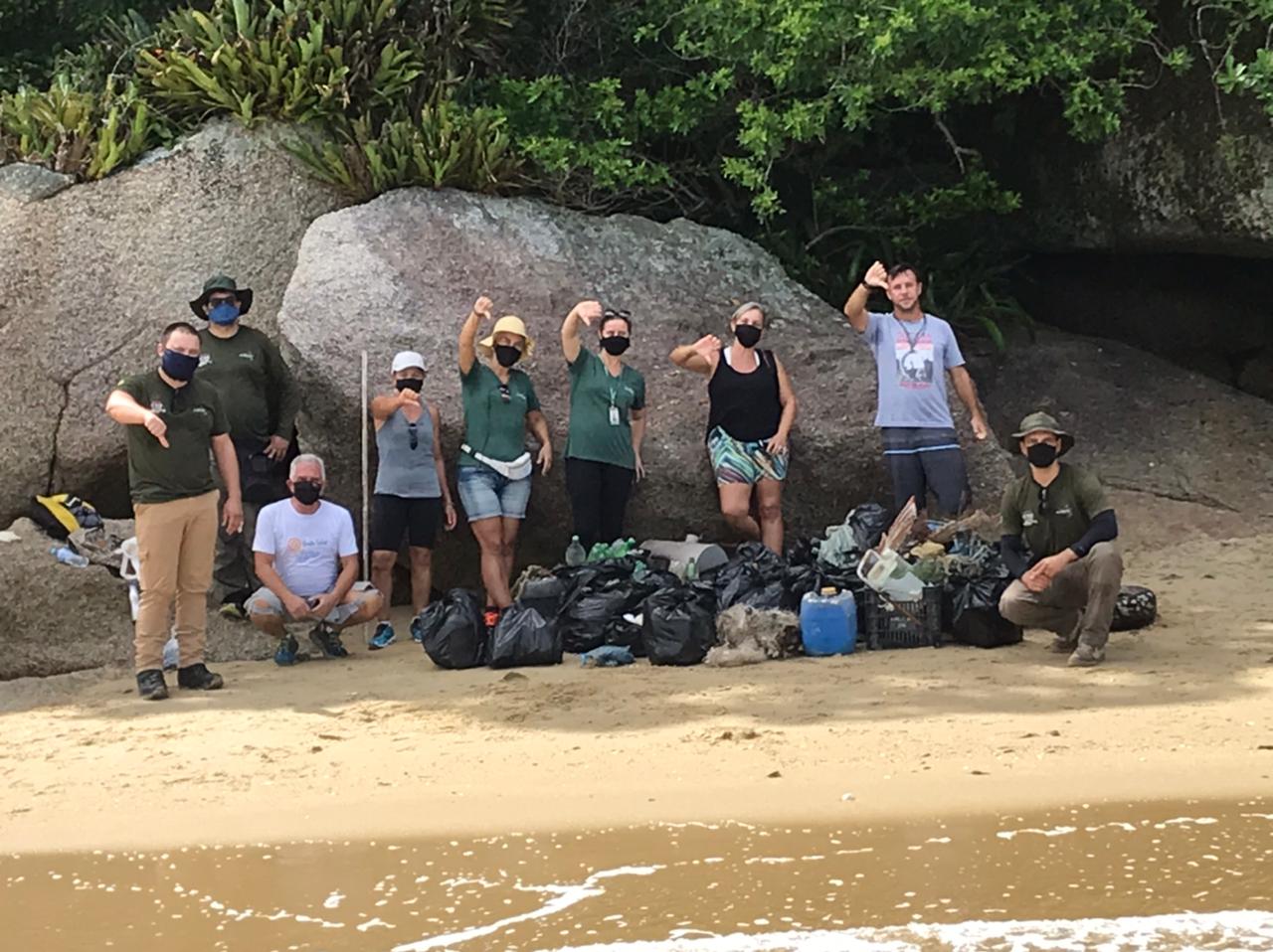 Mutirão de Limpeza na Trilha da Tainha e Praia da Aguada