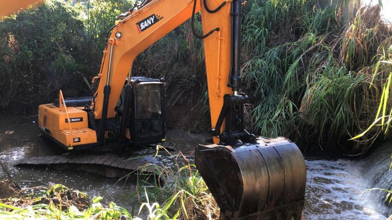 Inicia limpeza, dragagem e readequação do Rio das Ostras