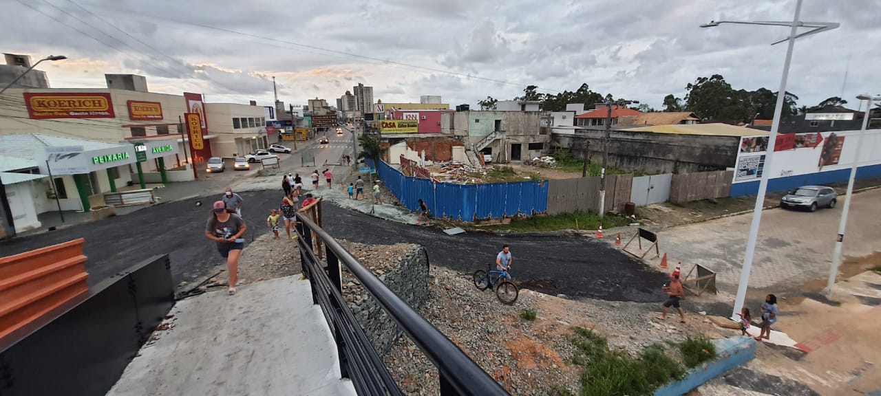 Trânsito sobre a ponte do Rio Piçarras deve ser liberado nesta semana