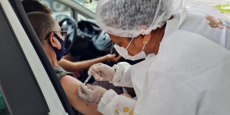 Balneário Camboriú começa a vacinar os 67 + neste sábado em drive-thru