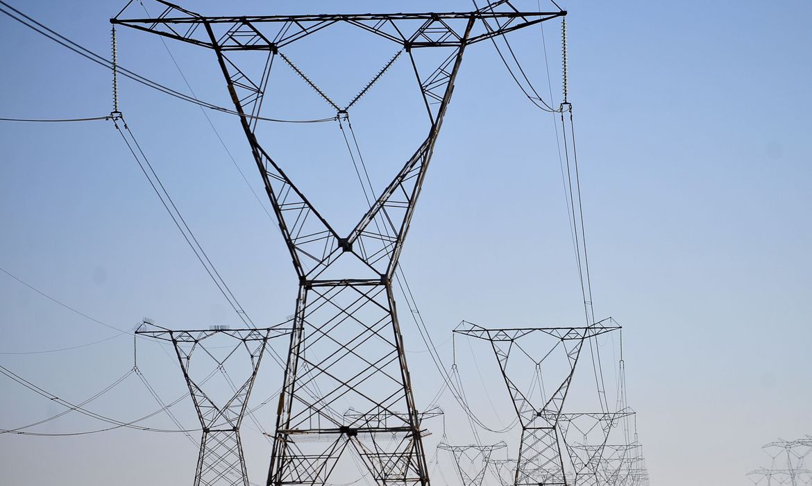 Energia elétrica: Bolsonaro sanciona lei que reduz efeitos da pandemia no setor elétrico