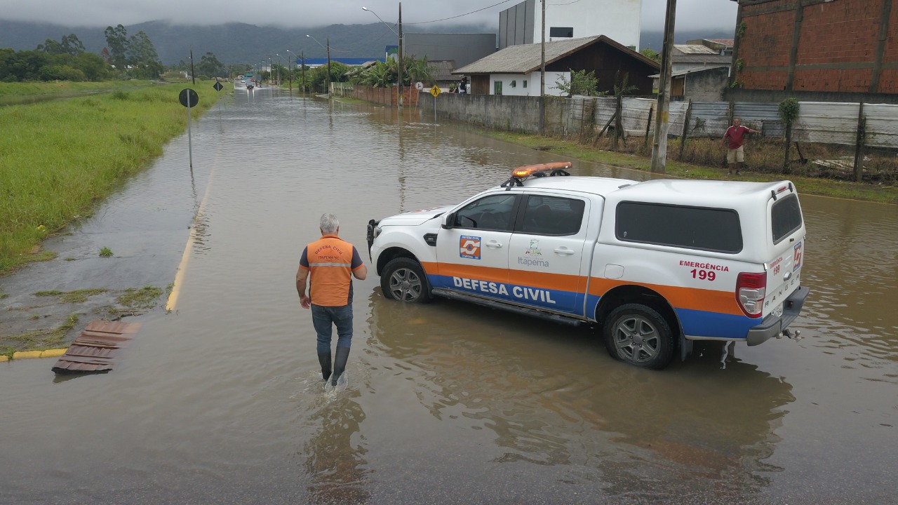 Defesa Civil e Obras atuam no atendimento de ocorrências causadas pelas chuvas