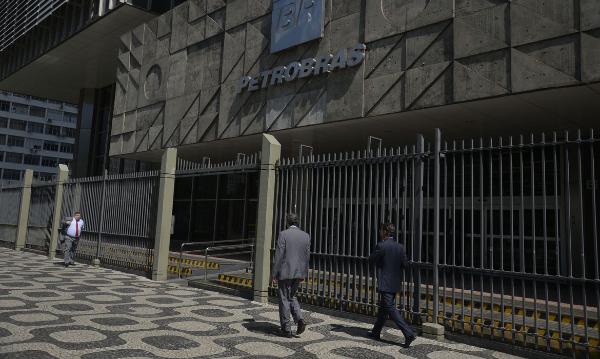 Petrobras analisa em abril indicação de Joaquim Luna à presidência