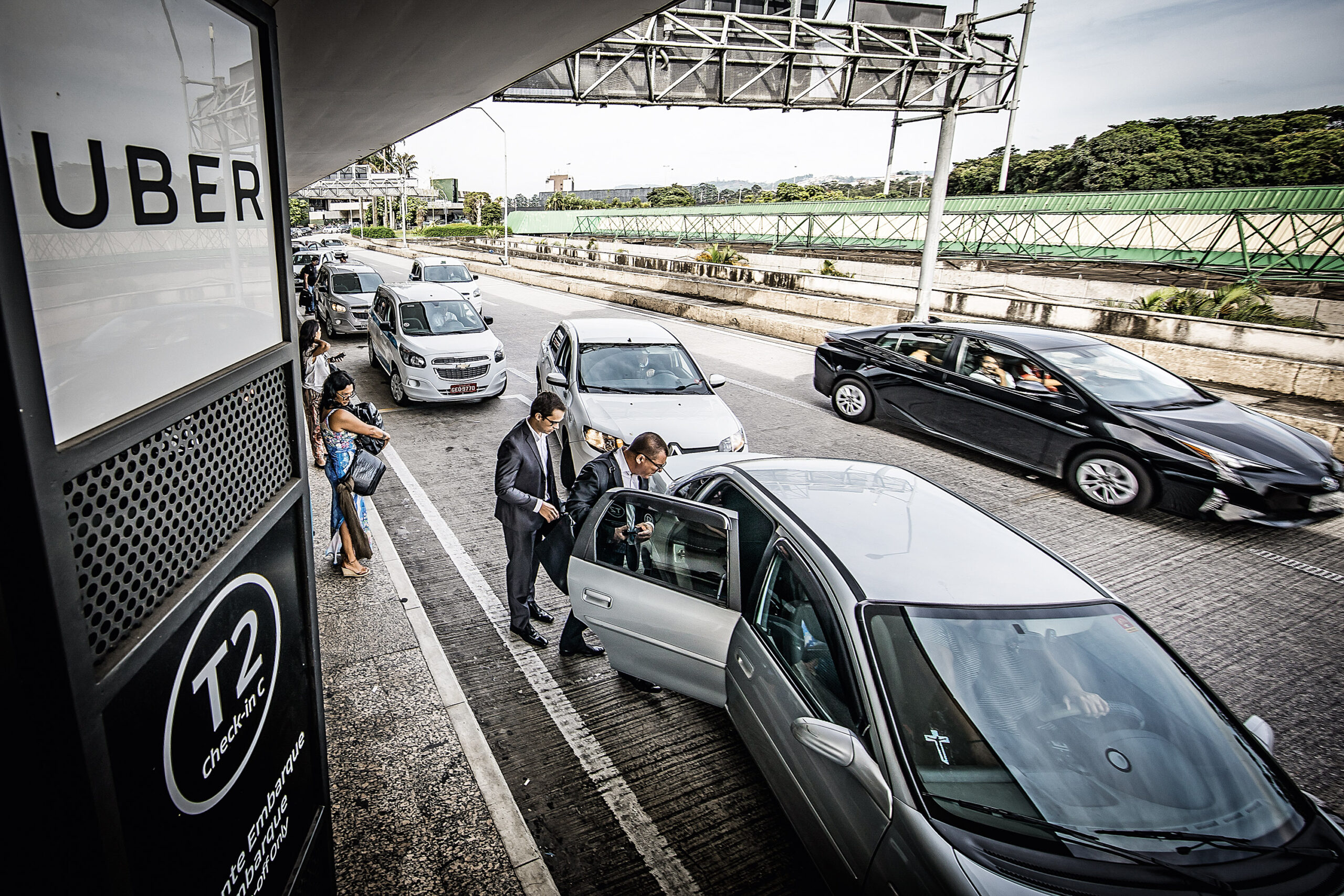 Vagas de estacionamento: existem vagas  para taxistas e para motoristas de aplicativos?