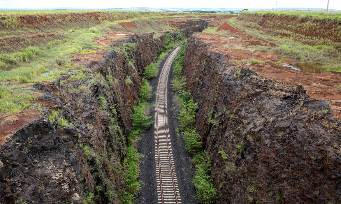 Governo leiloa hoje trecho de ferrovia na Bahia: concessão vai destravar projeto fundamental para a logística no estado