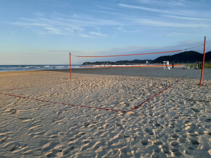 Esportes ao Ar Livre: Fundação de Esportes instala quadras esportivas na orla da praia