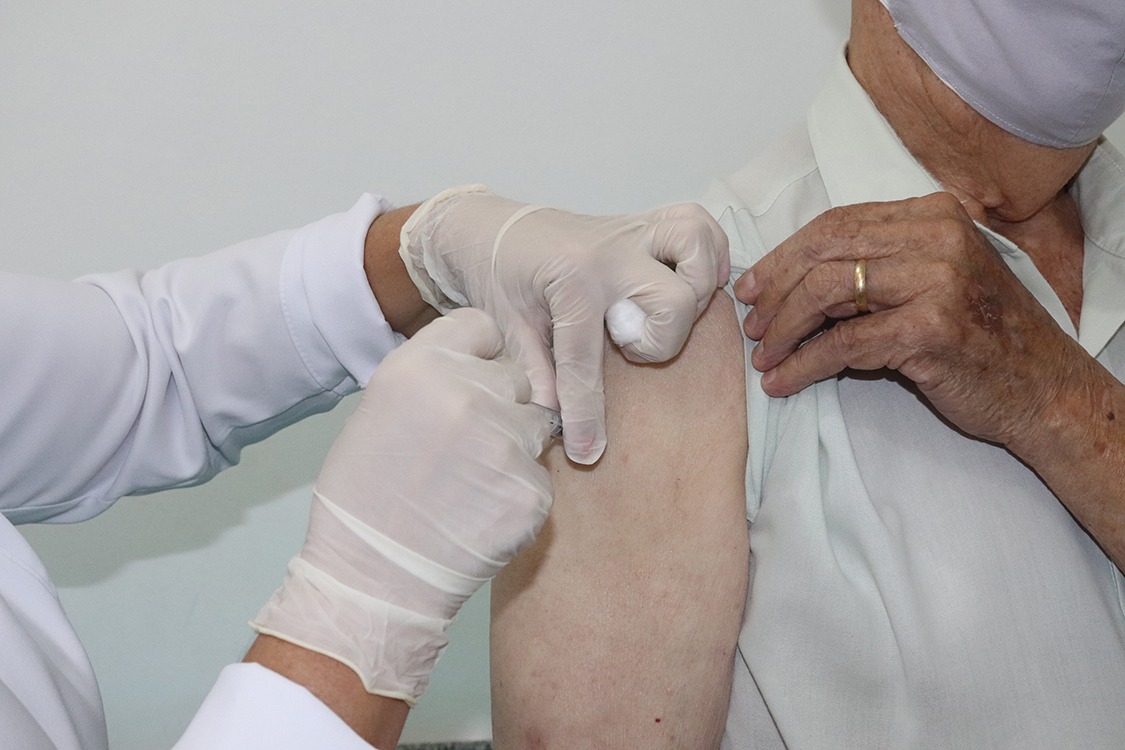 Balneário Piçarras começa a vacinar pacientes com 64 anos nesta segunda-feira