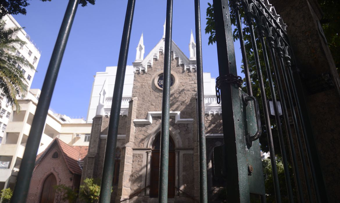 Afinal, quem manda nesse país?: Ministro do STF libera cerimônias religiosas presenciais na Páscoa Afinal, quem manda nesse país?: Ministro do STF libera cerimônias religiosas presenciais na Páscoa