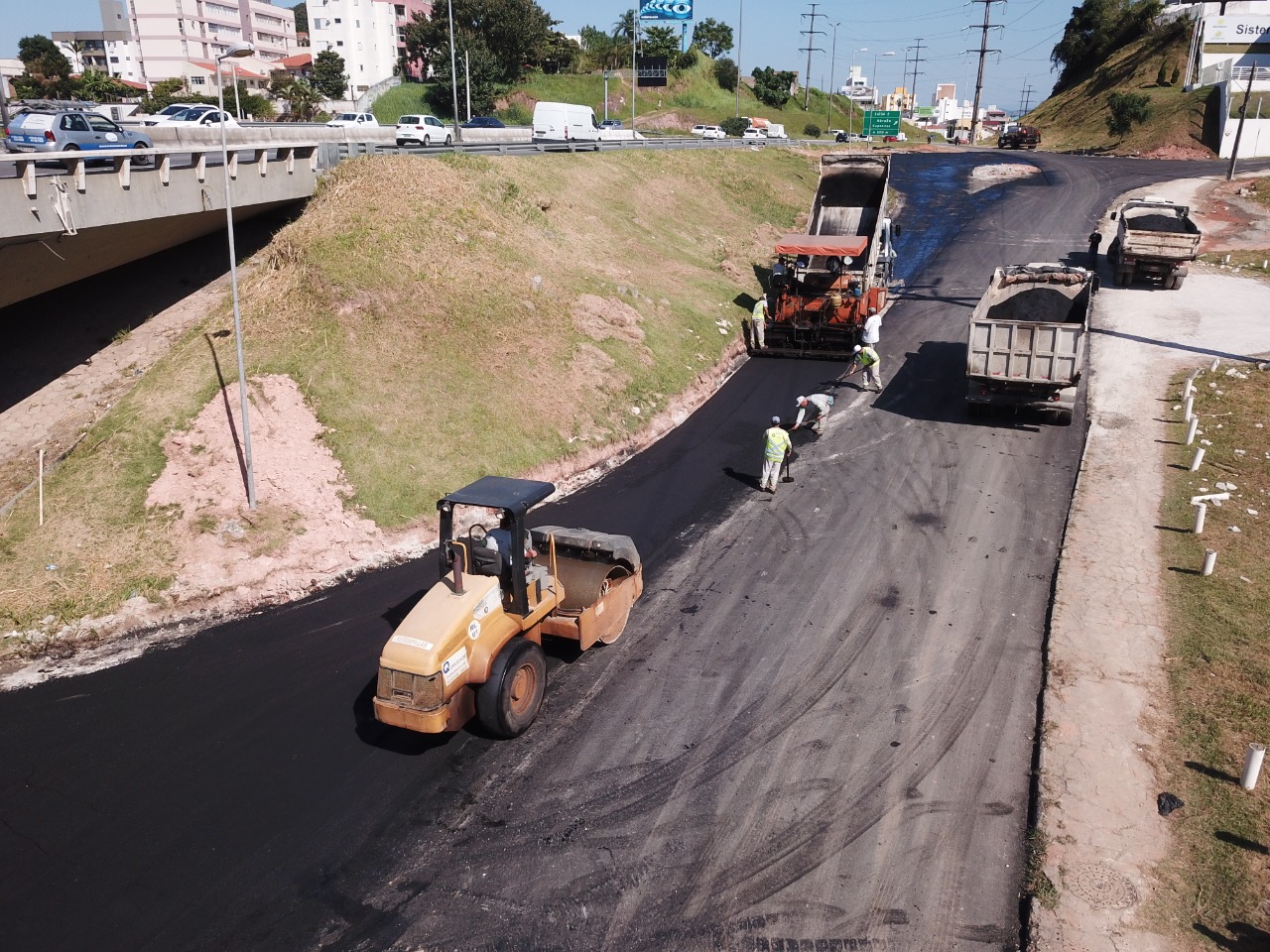 A todo VAPOR: Asfaltamento da marginal da Via-Expressa Continental está na fase final