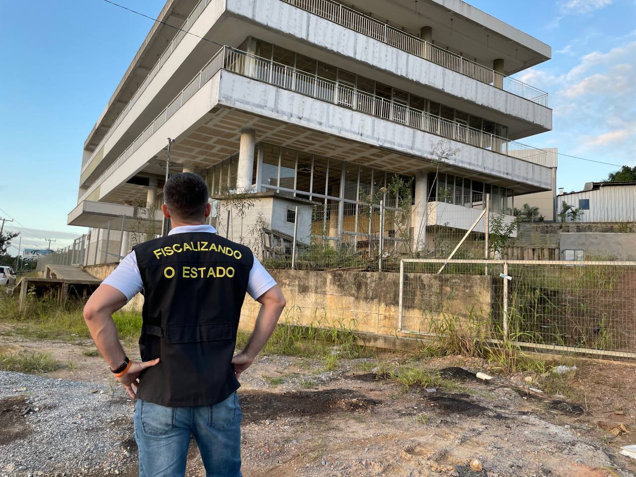 Desperdício de Dinheiro Público: Bruno Souza visita Centro de Inovação abandonado em Brusque