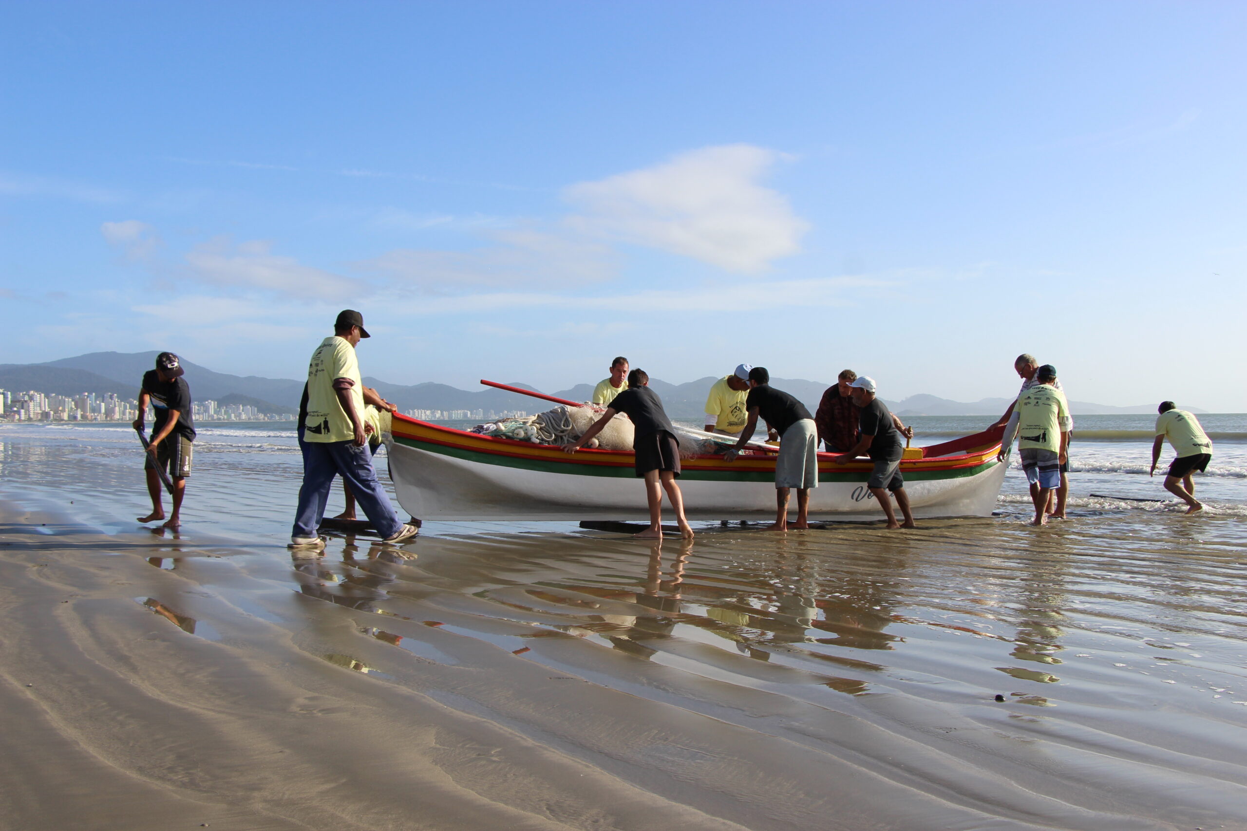 “Arrastões”: Porto Belo alerta para cuidados no mar durante pesca da tainha “Arrastões”: Porto Belo alerta para cuidados no mar durante pesca da tainha