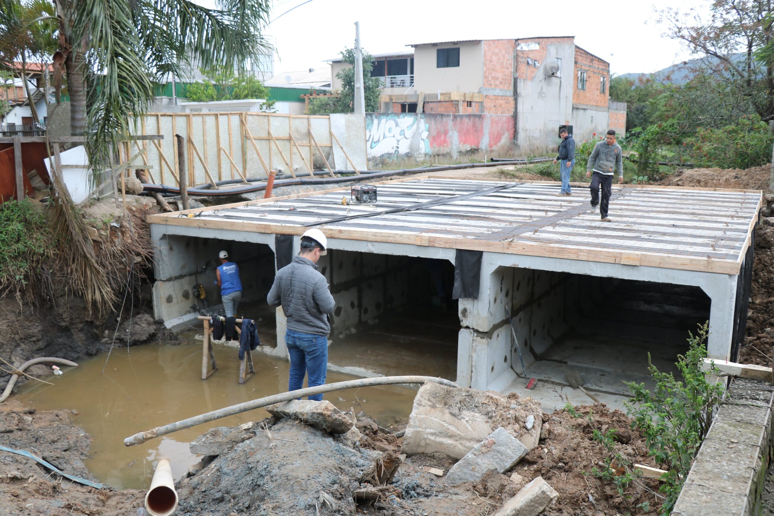 Obra de Limpeza: Começa instalação de galerias celulares em uma das pontes do Rio das Ostras Obra de Limpeza: Começa instalação de galerias celulares em uma das pontes do Rio das Ostras
