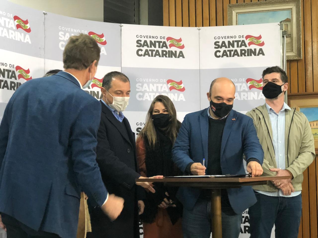 “Tem Saída”: Projeto da deputada Paulinha, é sancionado pelo Governador Carlos Moisés e vira lei estadual “Tem Saída”: Projeto da deputada Paulinha, é sancionado pelo Governador Carlos Moisés e vira lei estadual