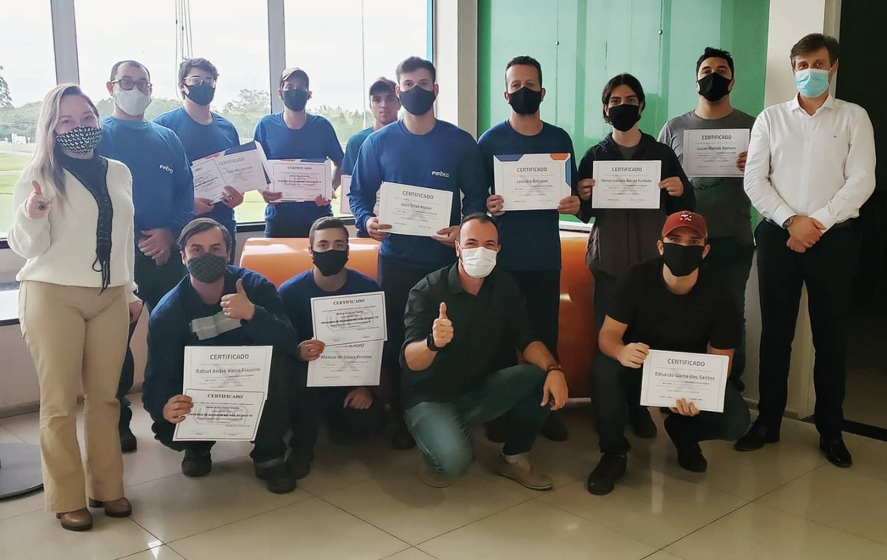 Parceria “Arxo”: emprega quatro alunos por meio de curso profissionalizante Parceria “Arxo”: emprega quatro alunos por meio de curso profissionalizante