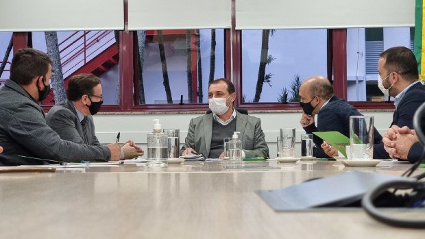 Infraestrutura: Governador garante investimento de R$ 12 milhões para asfaltamento de rodovia em Jaguaruna Infraestrutura: Governador garante investimento de R$ 12 milhões para asfaltamento de rodovia em Jaguaruna