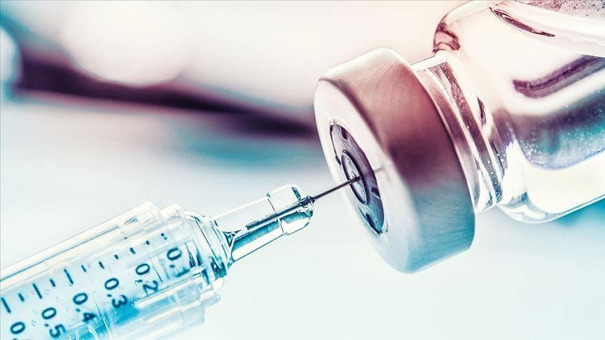 Vacinação: médica lista cuidados com os efeitos colaterais dos imunizantes Vacinação: médica lista cuidados com os efeitos colaterais dos imunizantes