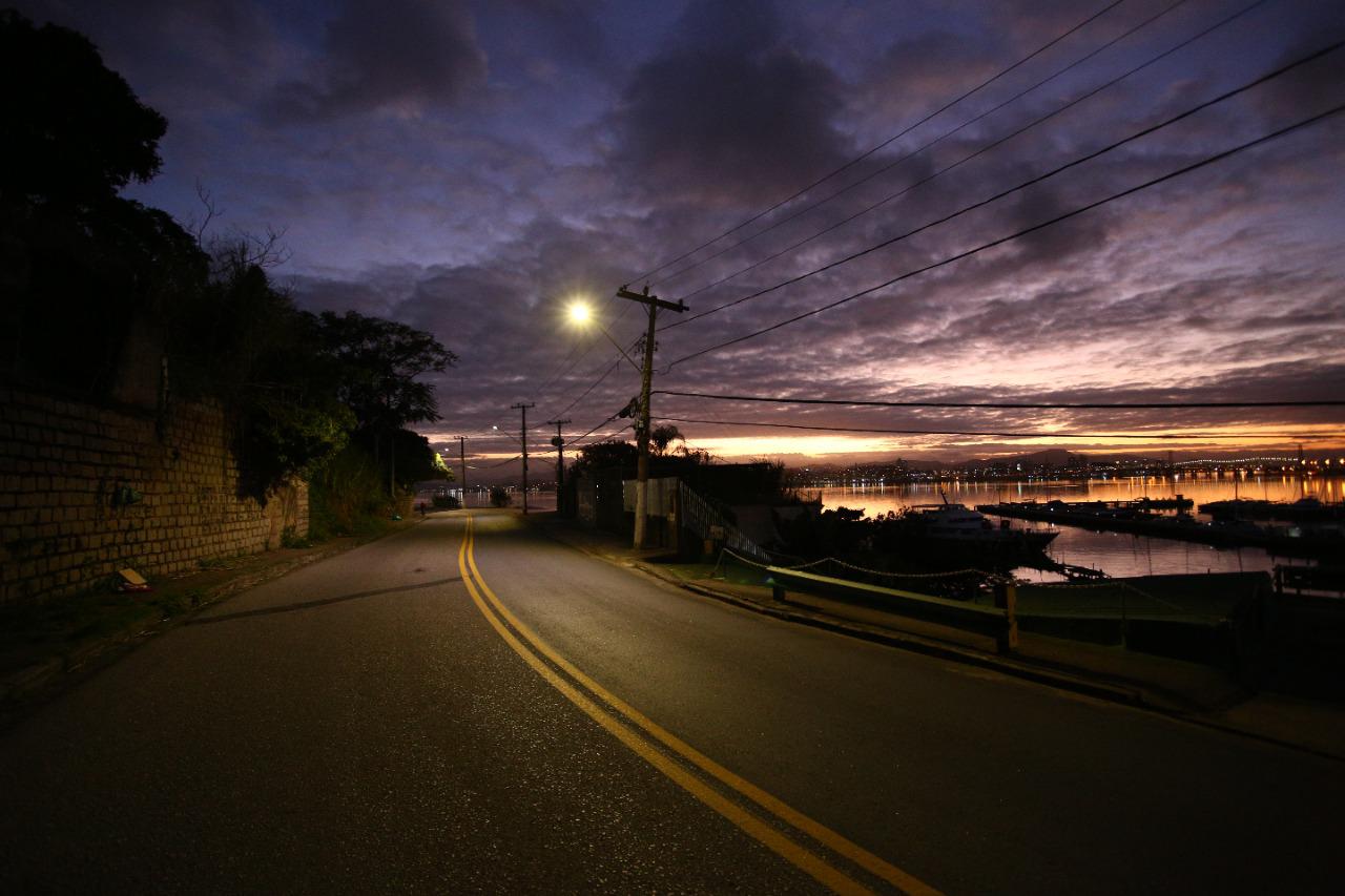 Iluminação de LED: Prefeitura de Florianópolis instala novo sistema de iluminação na Rua Silva Jardim Iluminação de LED: Prefeitura de Florianópolis instala novo sistema de iluminação na Rua Silva Jardim