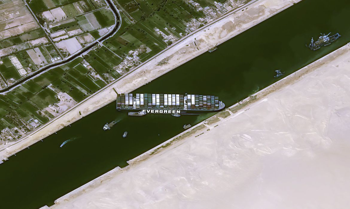 Navio Ever Given: Enfim acordo para liberar navio que bloqueou Canal de Suez Navio Ever Given: Enfim acordo para liberar navio que bloqueou Canal de Suez