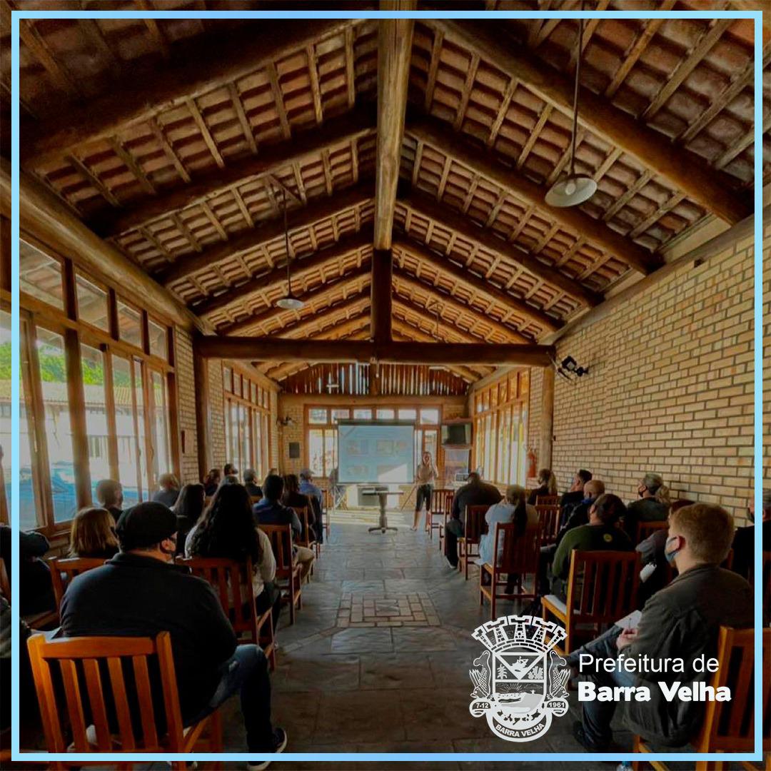 Barra Velha “Capacitada”: Fundação de Turismo em parceria com o Sebrae realizou palestra destinada à restaurantes e similares Barra Velha “Capacitada”: Fundação de Turismo em parceria com o Sebrae realizou palestra destinada à restaurantes e similares