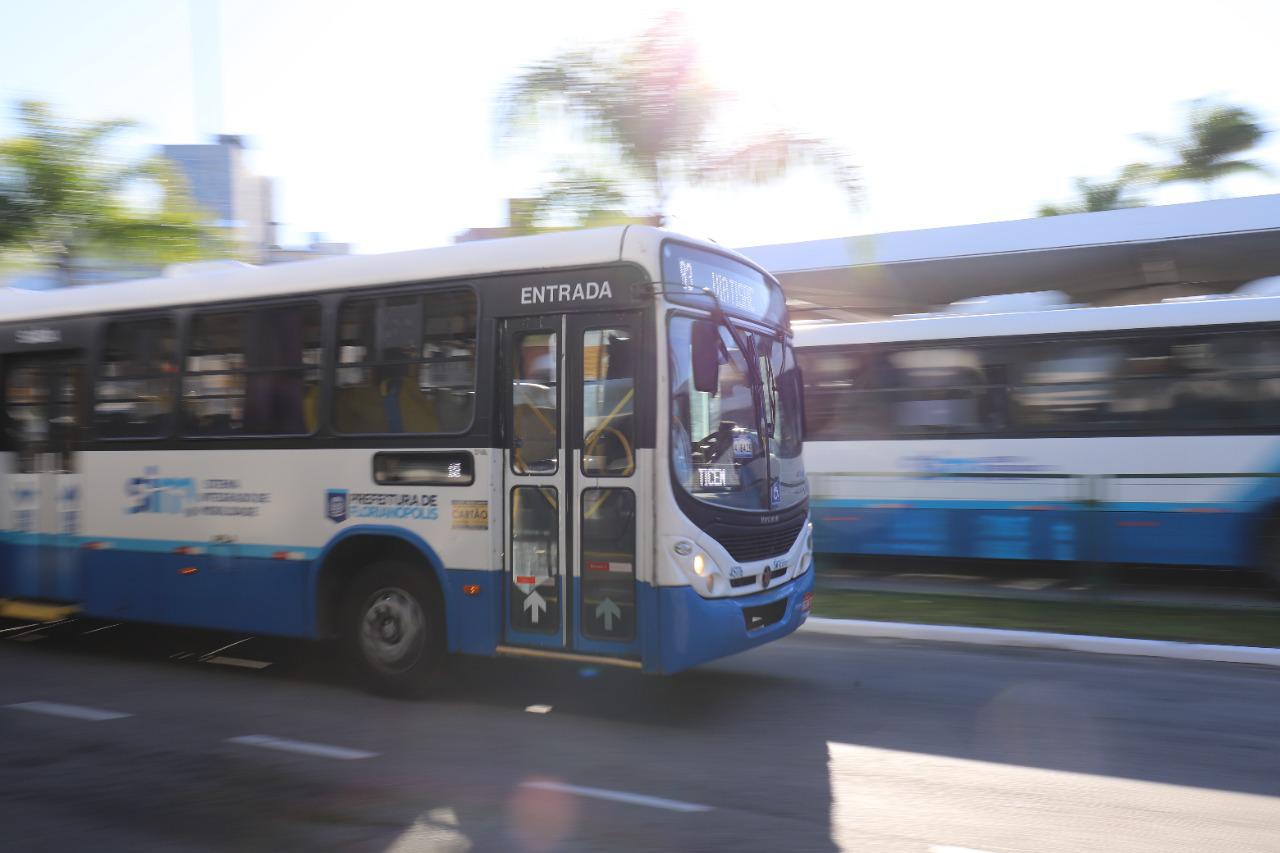 “Floripa no Ponto”: Prefeitura de Florianópolis irá incluir quase 300 horários de ônibus aos sábados “Floripa no Ponto”: Prefeitura de Florianópolis irá incluir quase 300 horários de ônibus aos sábados