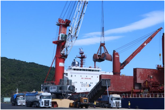 “Economia Pujante”: Porto de Imbituba tem recorde histórico de movimentação de cargas no semestre “Economia Pujante”: Porto de Imbituba tem recorde histórico de movimentação de cargas no semestre