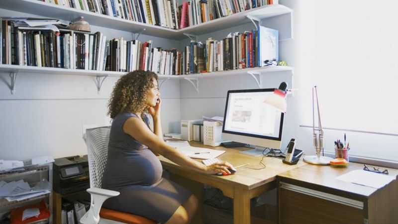 ‘Fui contratada grávida’: os casos que desafiam ‘tabu’ de empregar gestantes e mães