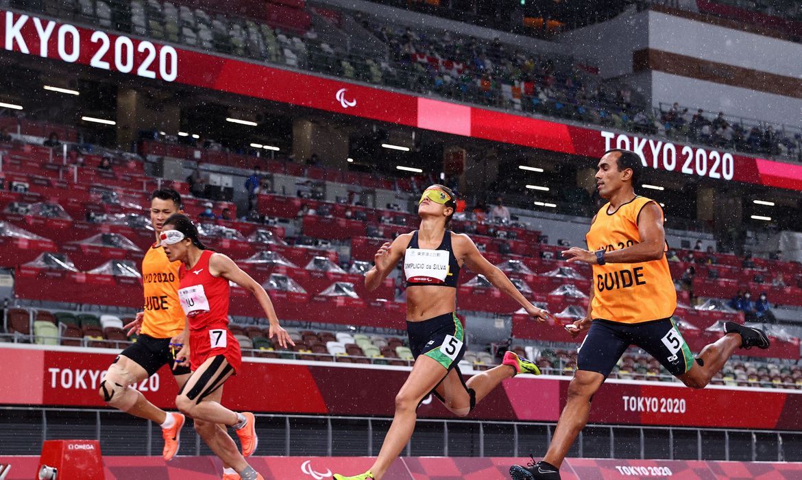 Paralimpíada: Brasil conquista pódio duplo nos 200 metros feminino T11