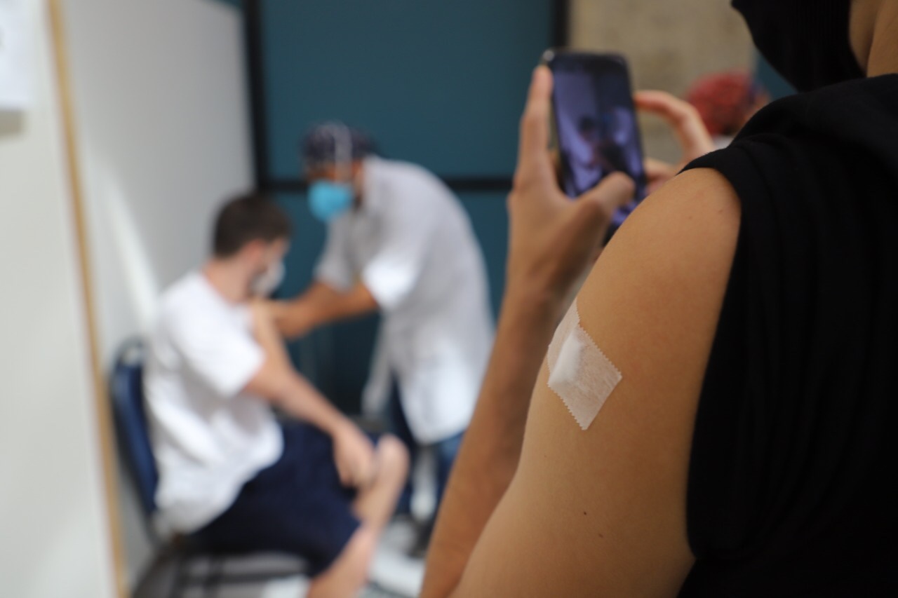 COVID-19 | Florianópolis segue vacinando adolescentes de 16 anos nesta quinta (23)