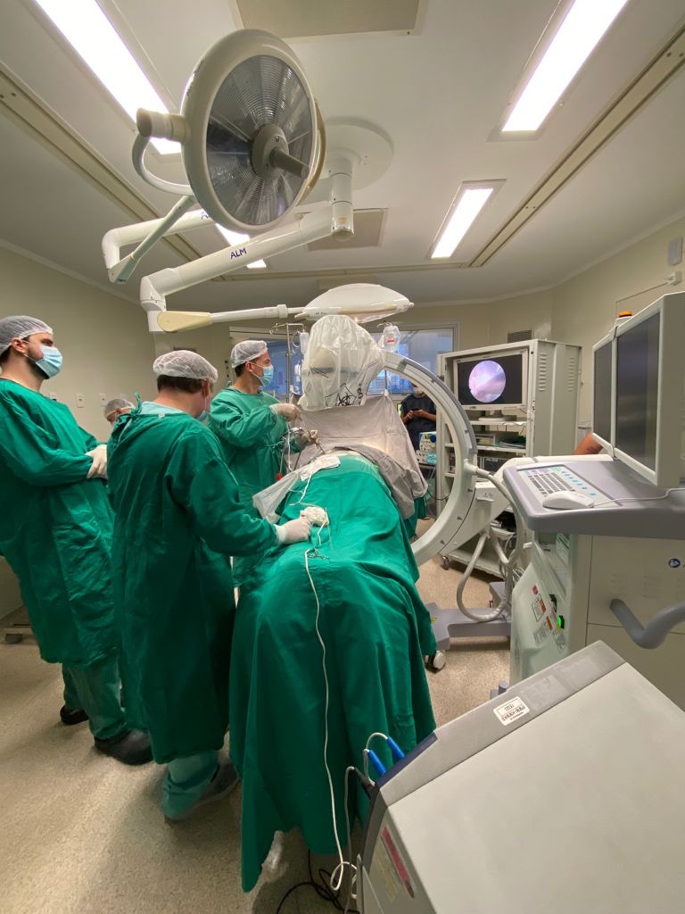 “Tecnologia a favor da saúde”: Hospital Marieta realiza cirurgia de hérnia de coluna endoscópica, novidade na região e que garante alta para o paciente no mesmo dia