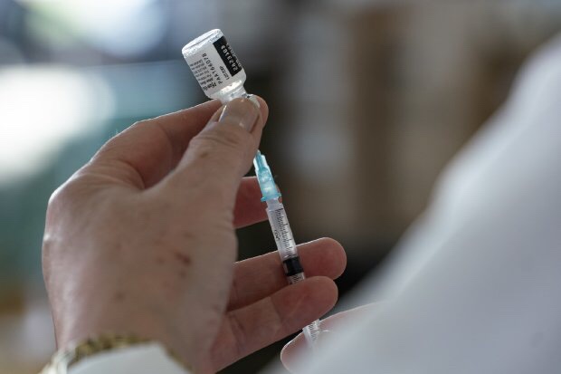 Vacinação em SC: Começa distribuição de doses para aplicação em adolescentes e reforços nos idosos